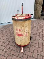 Old school vintage benzine tank, Ophalen