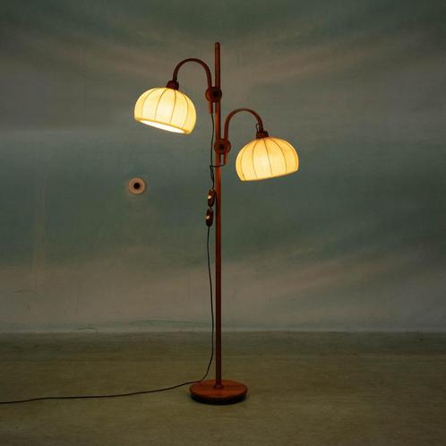 Deens design Vintage vloerlamp teak l 60s Domus floor lamp, Huis en Inrichting, Lampen | Vloerlampen, Gebruikt, Hout, Metaal, Stof