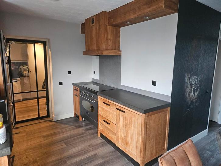 Teak houten keuken met apparatuur., Huis en Inrichting, Keuken | Complete keukens, Gebruikt, Dubbelwandige keuken, Composiet, Ophalen