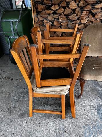 4 eikenhouten stoelen beschikbaar voor biedingen