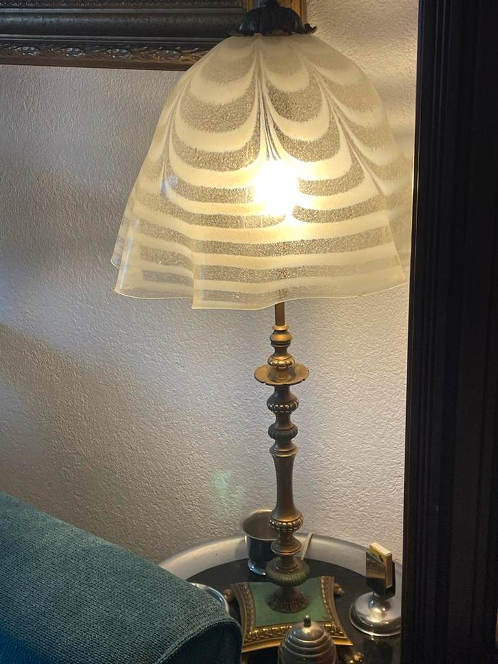 Antieke Engelse Tafellamp met Glazen Kap, Antiek en Kunst, Antiek | Lampen, Ophalen of Verzenden