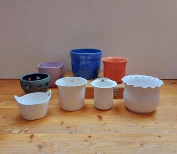 8 Bloempotten 4 wit 4 kleur in verschillende formaten beschikbaar voor biedingen