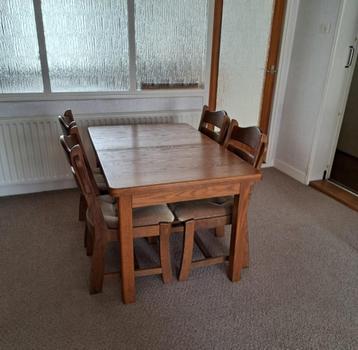 Massief eiken uitschuifbare eettafel met 4 stoelen beschikbaar voor biedingen