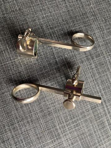 Trompet stembuis vingerring beschikbaar voor biedingen