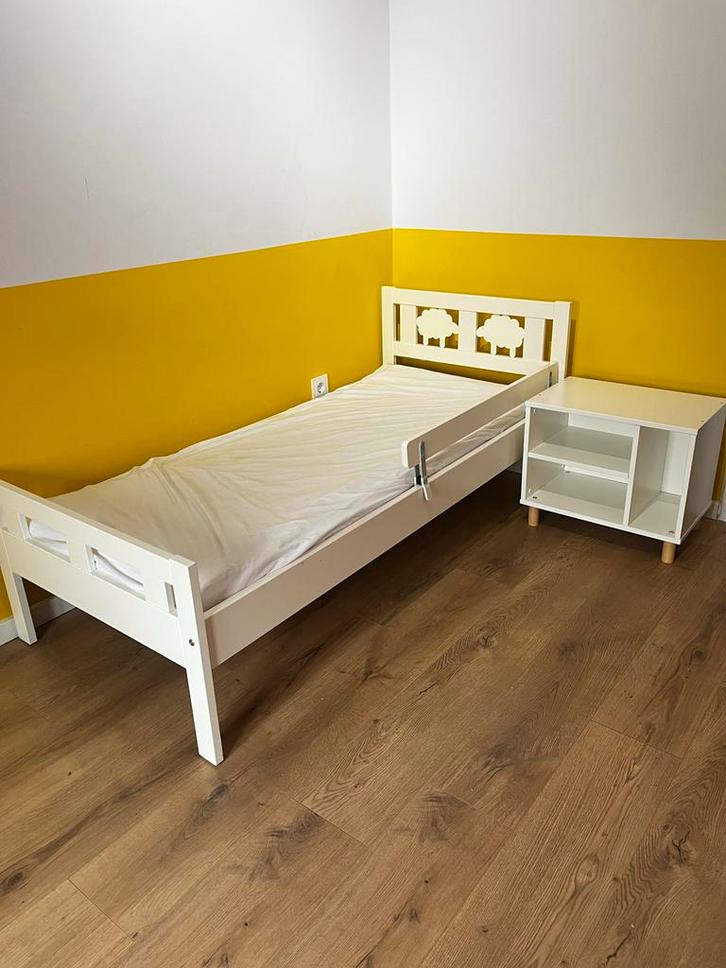 IKEA Kritter peuterbed + matras & Smussla nachtkastje, Kinderen en Baby's, Kinderkamer | Overige Meubels, Gebruikt, Kast, Ophalen