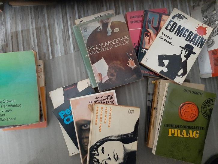 Zwarte beertjes [Detectives] diverse schrijvers te koop, Boeken, Detectives, Gelezen, Ophalen