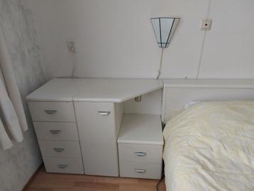 Wit 2 pers bed 200x160 cm elektr lattenbodems en ombouw  beschikbaar voor biedingen