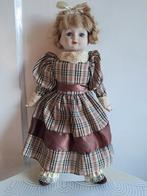 Vintage Porseleinen Pop met Geruite Jurk, Kinderen en Baby's, Speelgoed | Poppen, Ophalen of Verzenden, Gebruikt, Overige typen