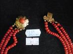 ketting bloedkoraal 3 rijen stenen  gouden slot gewicht 54.4, Verzenden, Goud, Ketting