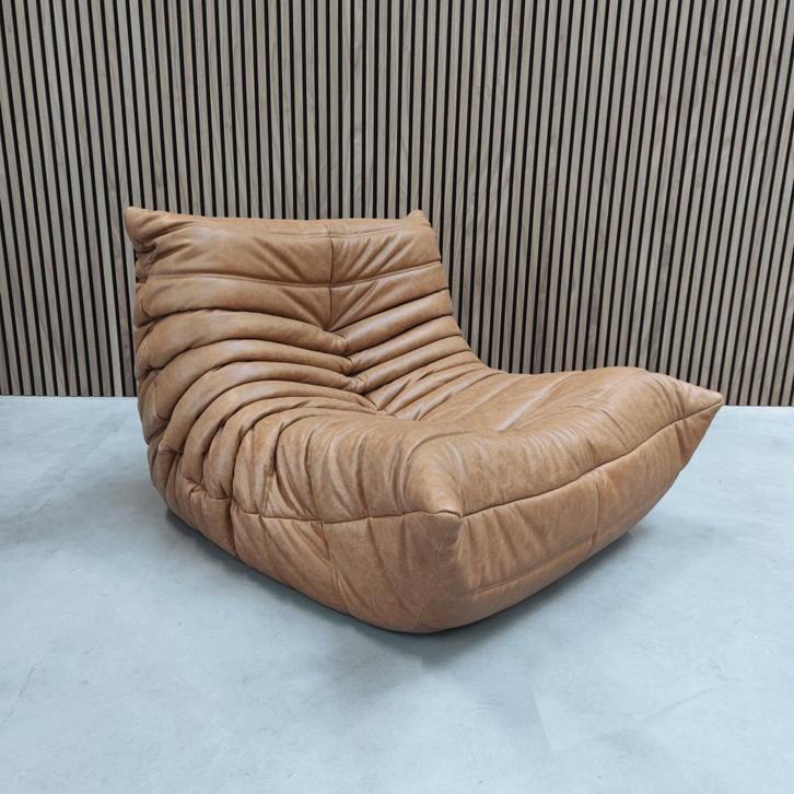 Ligne Roset togo - Eenzits cognac - vol aniline leder, Antiek en Kunst, Antiek | Meubels | Stoelen en Banken, Ophalen of Verzenden