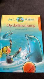 Nina Flores - Op dolfijnenkamp, Boeken, Kinderboeken | Jeugd | onder 10 jaar, Nina Flores, Ophalen of Verzenden, Fictie algemeen