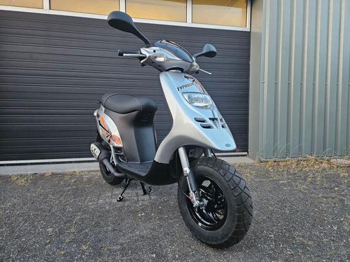PIAGGIO TYPHOON 2T BROM 50CC 2008 GRIJS PAS 1982K NIEUWSTAAT, Fietsen en Brommers, Scooters | Overige merken, Zo goed als nieuw