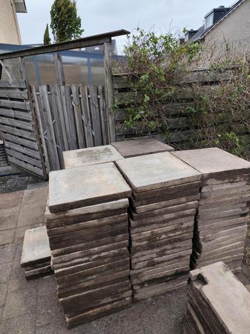 Gratis grote tuintegels 124stuks !!! 60x60 ruim 40m2 beschikbaar voor biedingen
