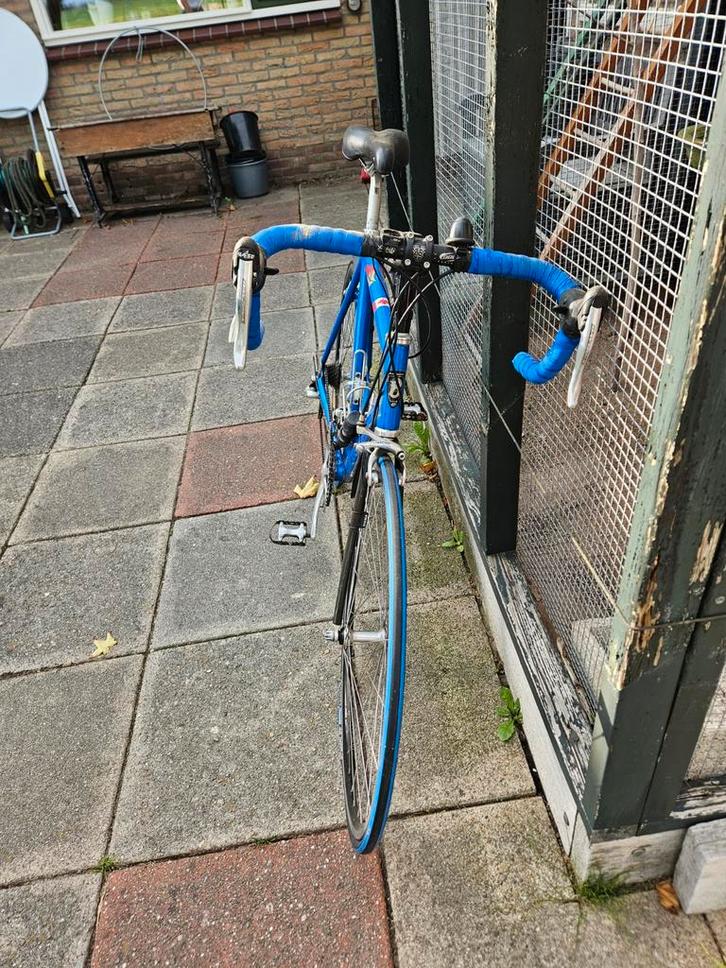Degelijke racefiets met Campagnolo 9sp groep. Maat 58, Fietsen en Brommers, Fietsen | Racefietsen, Gebruikt, Overige merken, Meer dan 20 versnellingen
