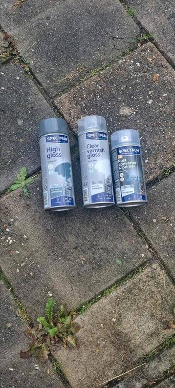 Spuitbussen  beschikbaar voor biedingen
