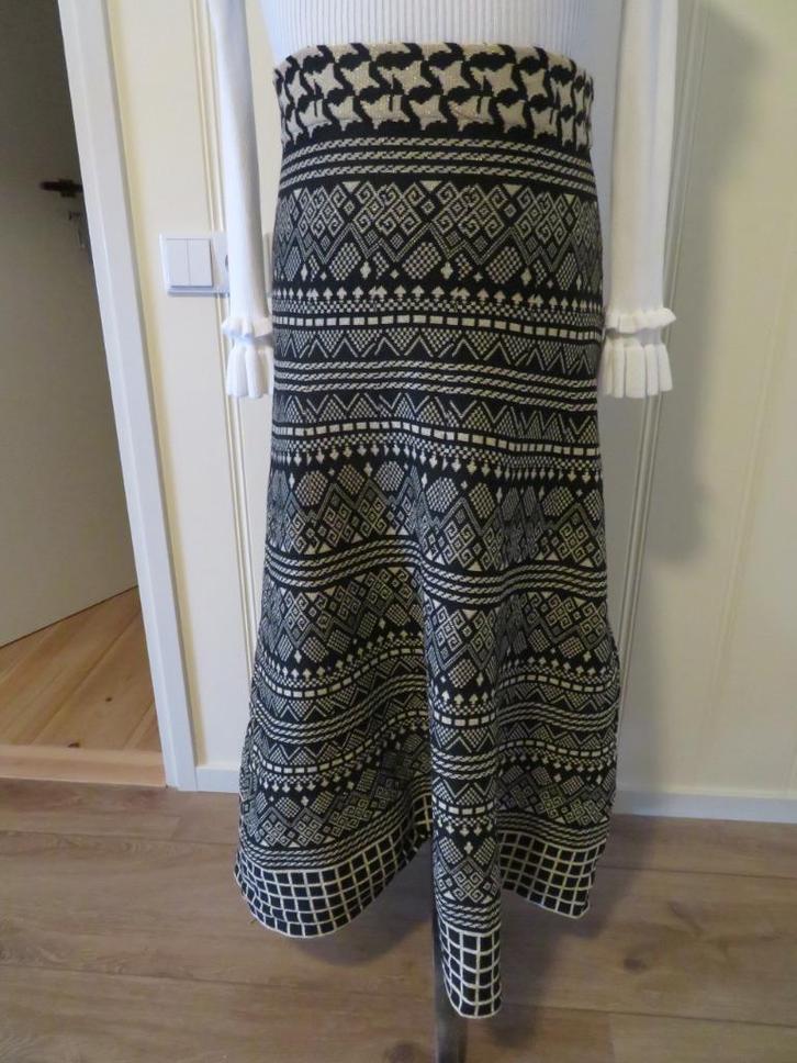 Meisie rok  nieuw maat M met glitter, Kleding | Dames, Rokken, Nieuw, Maat 38/40 (M), Zwart, Onder de knie, Ophalen of Verzenden