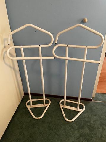 2 dressboys beschikbaar voor biedingen