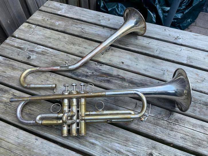 Schilke Trompet met Extra Beker en koffer, Muziek en Instrumenten, Blaasinstrumenten | Trompetten, Gebruikt, Bes-trompet, Ophalen of Verzenden