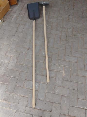 1x  schep met lange steel. Nieuw  beschikbaar voor biedingen