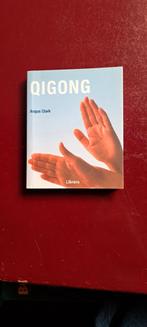 Qigong - Angus Clark - Instructieboek, Boeken, Meditatie of Yoga, Angus Clark, Ophalen of Verzenden, Zo goed als nieuw