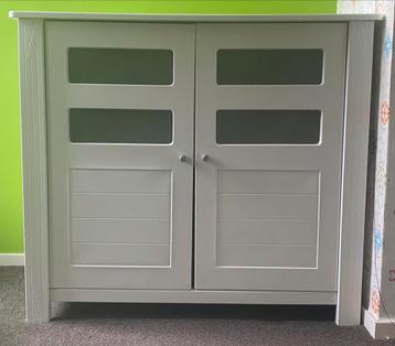 Kinder kamer commode + kast beschikbaar voor biedingen
