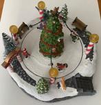 IJsbaan kerstboom sneeuwman schaatsers licht en muziek, Diversen, Kerst, Ophalen of Verzenden