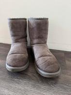 UGG classic grey, Kleding | Dames, Schoenen, UGG, Ophalen of Verzenden, Grijs, Gedragen