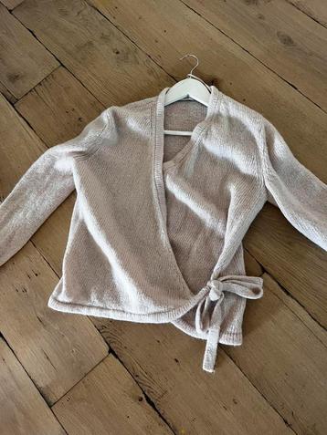 Poederroze vest COS beschikbaar voor biedingen