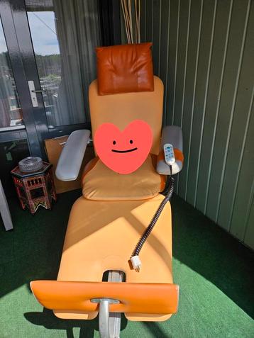 Behandel/relaxstoel.  beschikbaar voor biedingen