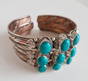 Tibetaanse Armband met 3 Turquoise steentjes beschikbaar voor biedingen