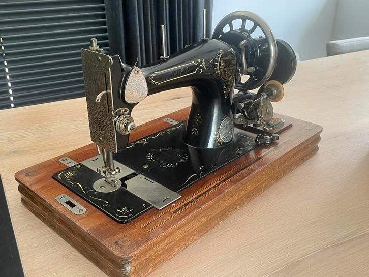 Antieke, werkende Simplex naaimachine in koffer met sleutel, Antiek en Kunst, Antiek | Naaimachines, Ophalen of Verzenden