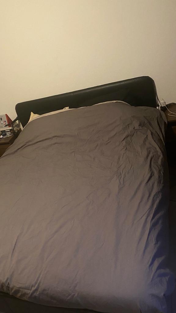 IKEA bedframe 160x200, Huis en Inrichting, Slaapkamer | Bedden, Zo goed als nieuw, Tweepersoons, 160 cm, Hout, Zwart, Ophalen