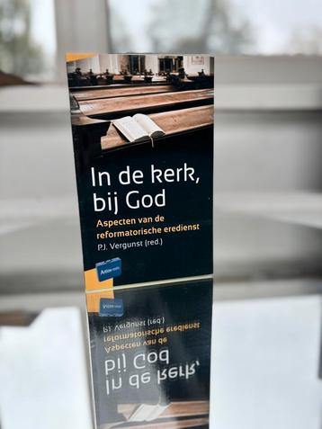 In de kerk, bij God beschikbaar voor biedingen