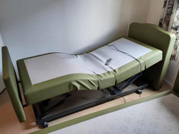 Elektrisch Hoog-Laag Bed + Gratis Bed boxspring Well Fair  beschikbaar voor biedingen