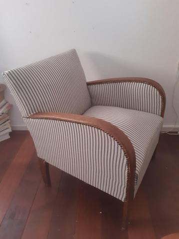 Mooie klassieke brocante retro stoel beschikbaar voor biedingen