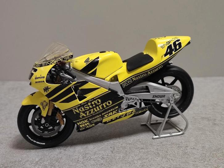 Minichamps: Honda NSR500 - Valentino Rossi - Nastro Azzurro, Hobby en Vrije tijd, Modelauto's | 1:5 tot 1:12, Zo goed als nieuw
