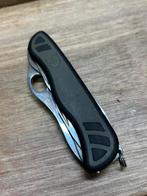 VICTORINOX. LEGER. 15, Ophalen of Verzenden, Zo goed als nieuw