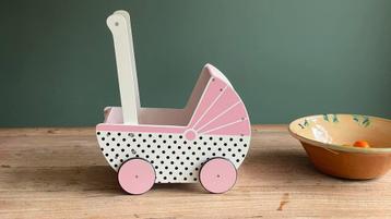 Poppenwagen beschikbaar voor biedingen