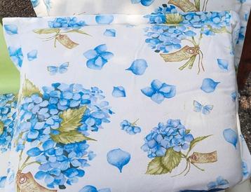 4 Tuinkussens uit de  "Jet" Hortensia Summer Set Collection beschikbaar voor biedingen