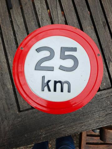 Snelheidsbordje 25 km/u beschikbaar voor biedingen