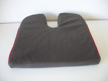 Stuitkussen - Traagschuim - Ergonomisch Wigkussen - netjes beschikbaar voor biedingen