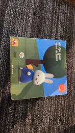 Nijntje gaat naar school - Dick Bruna, Boeken, Ophalen of Verzenden, Gelezen, Dick Bruna, 2 tot 3 jaar