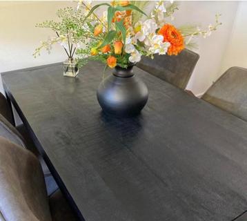 Eettafel en salontafel  beschikbaar voor biedingen