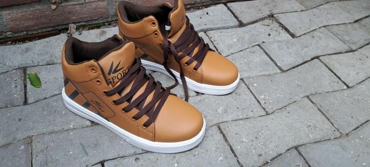 te koop bruine sport heren schoenen maat 39 nieuw in doos, Kleding | Heren, Schoenen, Nieuw, Sportschoenen, Bruin, Ophalen of Verzenden