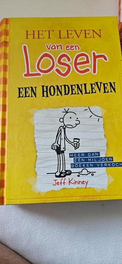 Jeff Kinney - Een hondenleven, Boeken, Kinderboeken | Jeugd | 10 tot 12 jaar, Zo goed als nieuw, Ophalen of Verzenden