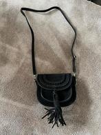Zwarte tas met grote kwast, Sieraden, Tassen en Uiterlijk, Tassen | Schoudertassen, Ophalen of Verzenden, Zo goed als nieuw, Zwart