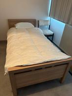 Bed met houten bedrframe, Huis en Inrichting, Slaapkamer | Bedden, Ophalen, 90 cm, Eenpersoons, Zo goed als nieuw