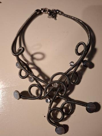Hals ketting beschikbaar voor biedingen
