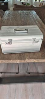 Oriflame Beautycase - Metaal - 45x25x25 cm, Ophalen, Gebruikt, Grijs, Met slot