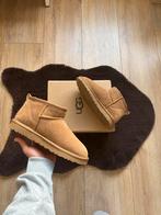 UGG Classic Ultra Mini, UGG, Bruin, Ophalen of Verzenden, Zo goed als nieuw